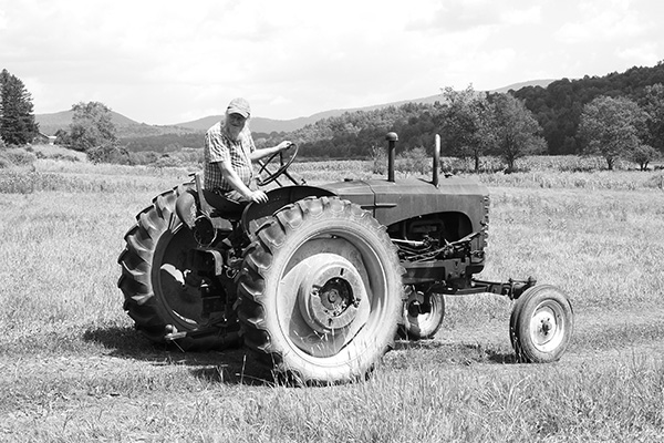 tractor-bnw